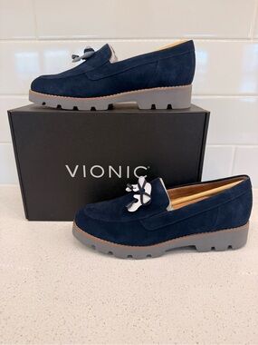 Women’s Vionic Charm Finley Comfort Suede Bow Loafers Navy Blue Lug Sole 8.5M